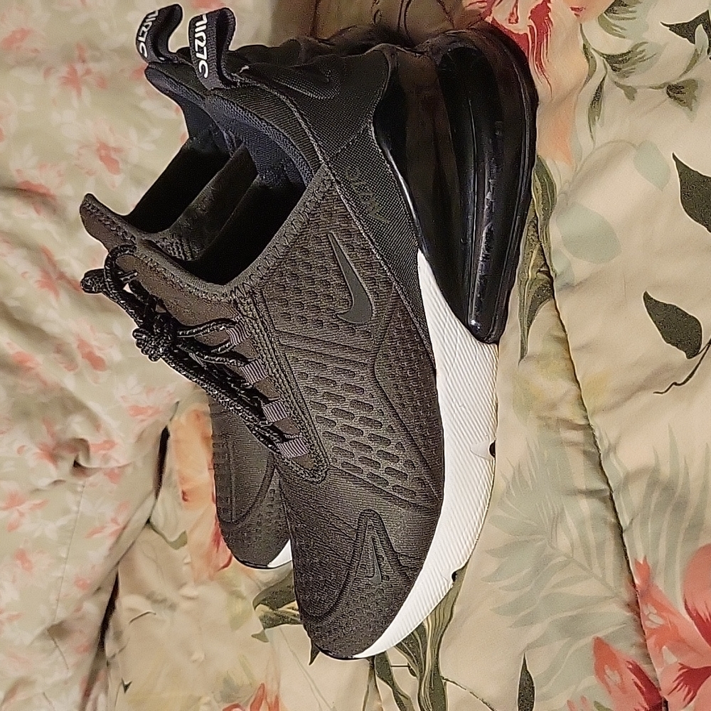 COPY - Nike 270s
